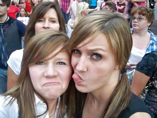 25P Cute Teens Making Silly Faces 