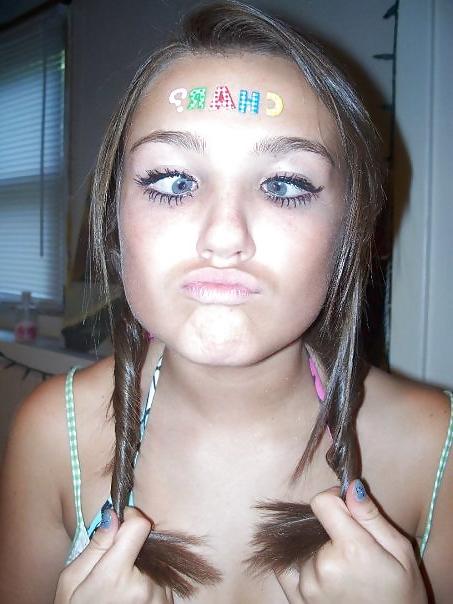 25P Cute Teens Making Silly Faces 
