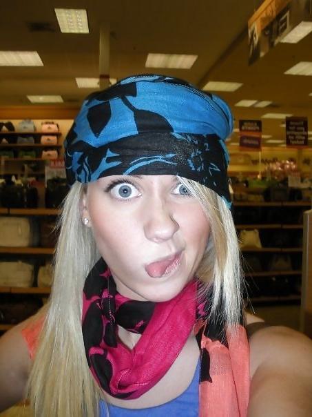 25P Cute Teens Making Silly Faces 