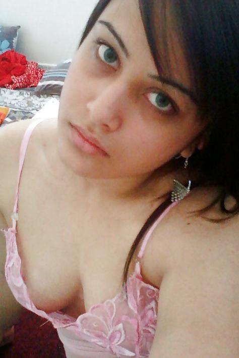 25P Beautiful arab indian girl in cute selfie