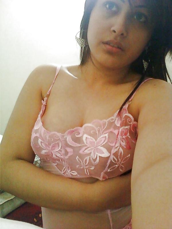 25P Beautiful arab indian girl in cute selfie