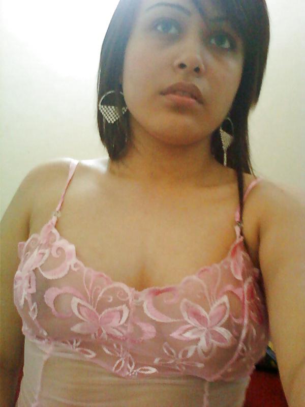 25P Beautiful arab indian girl in cute selfie