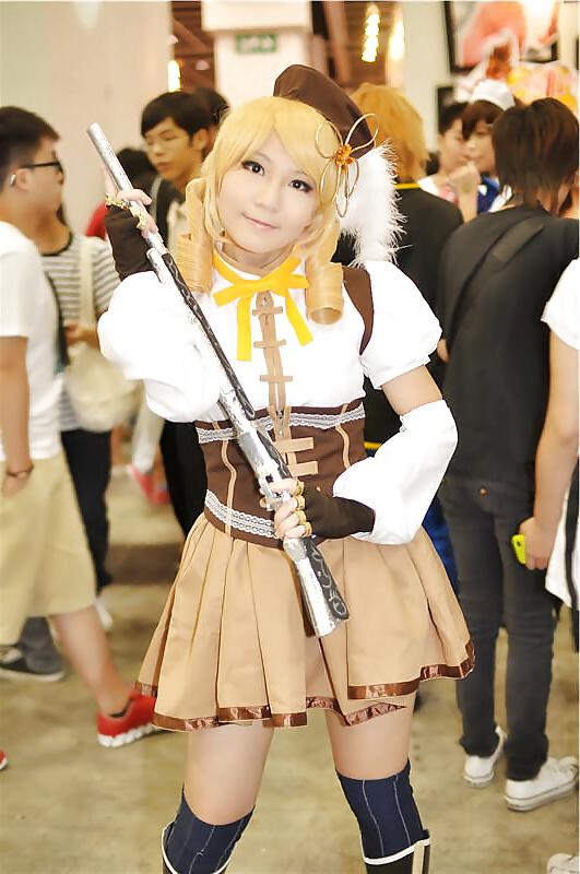 25P Cute Hong Kong Teenage Cosplayer Selfie