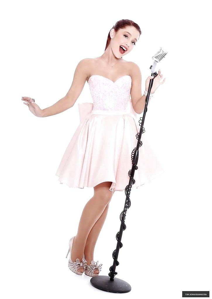 22P Foot - goddess #11 : Ariana Grande