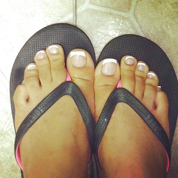 22P Ebony Toes In Flip Flops Fetish