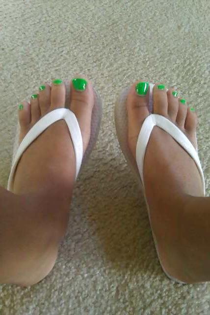 22P Ebony Toes In Flip Flops Fetish
