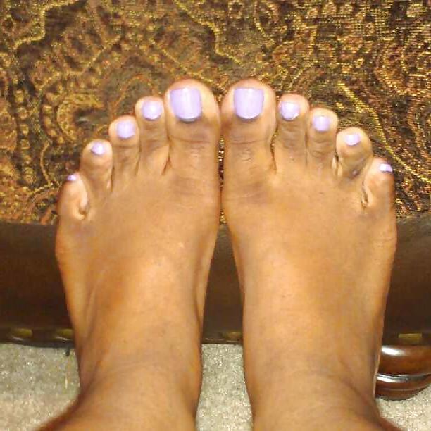 22P Ebony Toes In Flip Flops Fetish