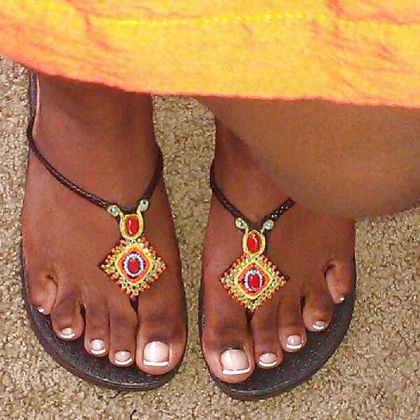 22P Ebony Toes In Flip Flops Fetish