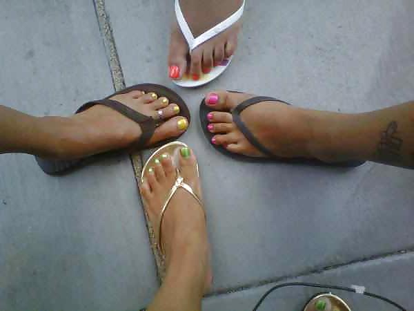 22P Ebony Toes In Flip Flops Fetish