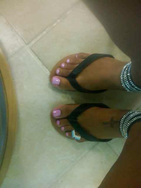 22P Ebony Toes In Flip Flops Fetish