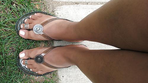 22P Ebony Toes In Flip Flops Fetish