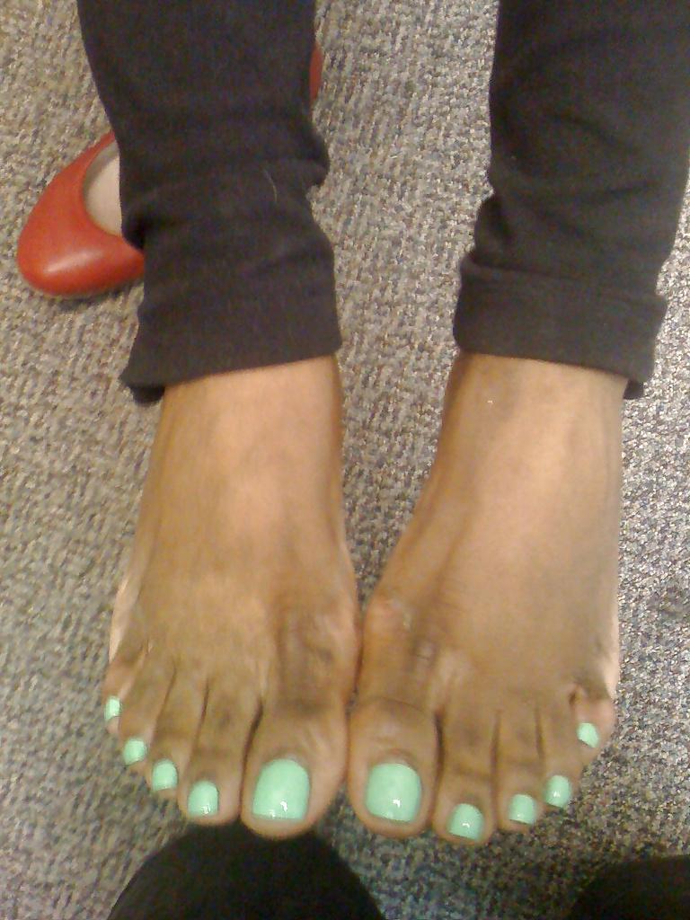 22P Ebony Toes In Flip Flops Fetish