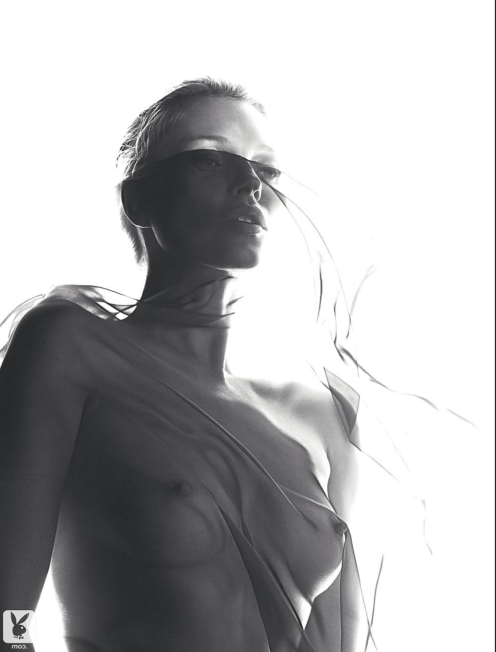 25P Super Model Kate Moss in Playboy