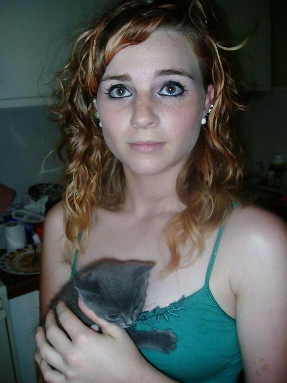 16P Cute Redhead