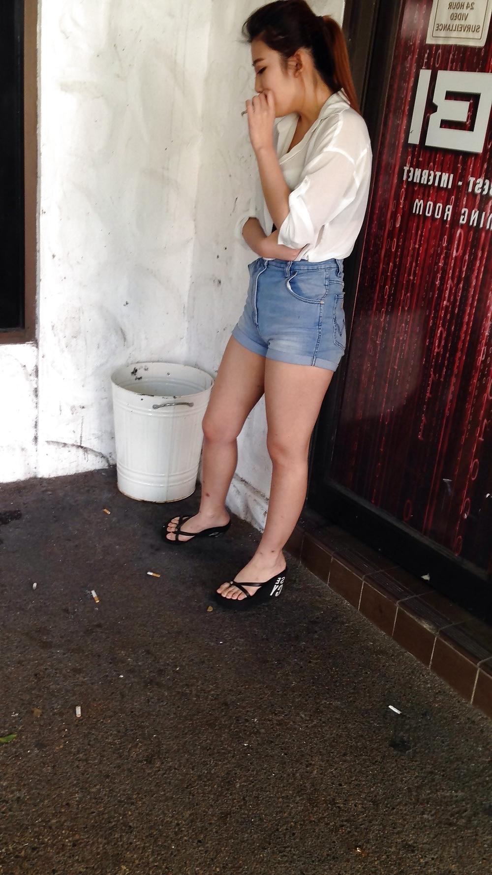 17P Chinese bitch candid