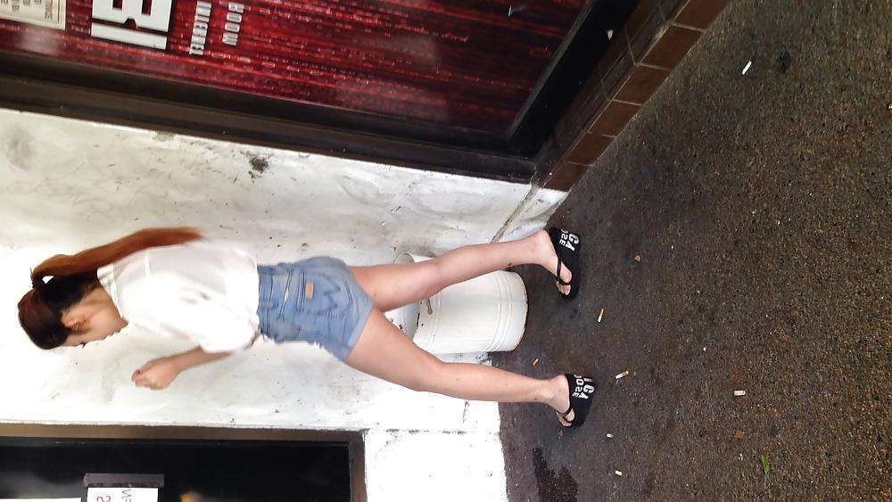 17P Chinese bitch candid