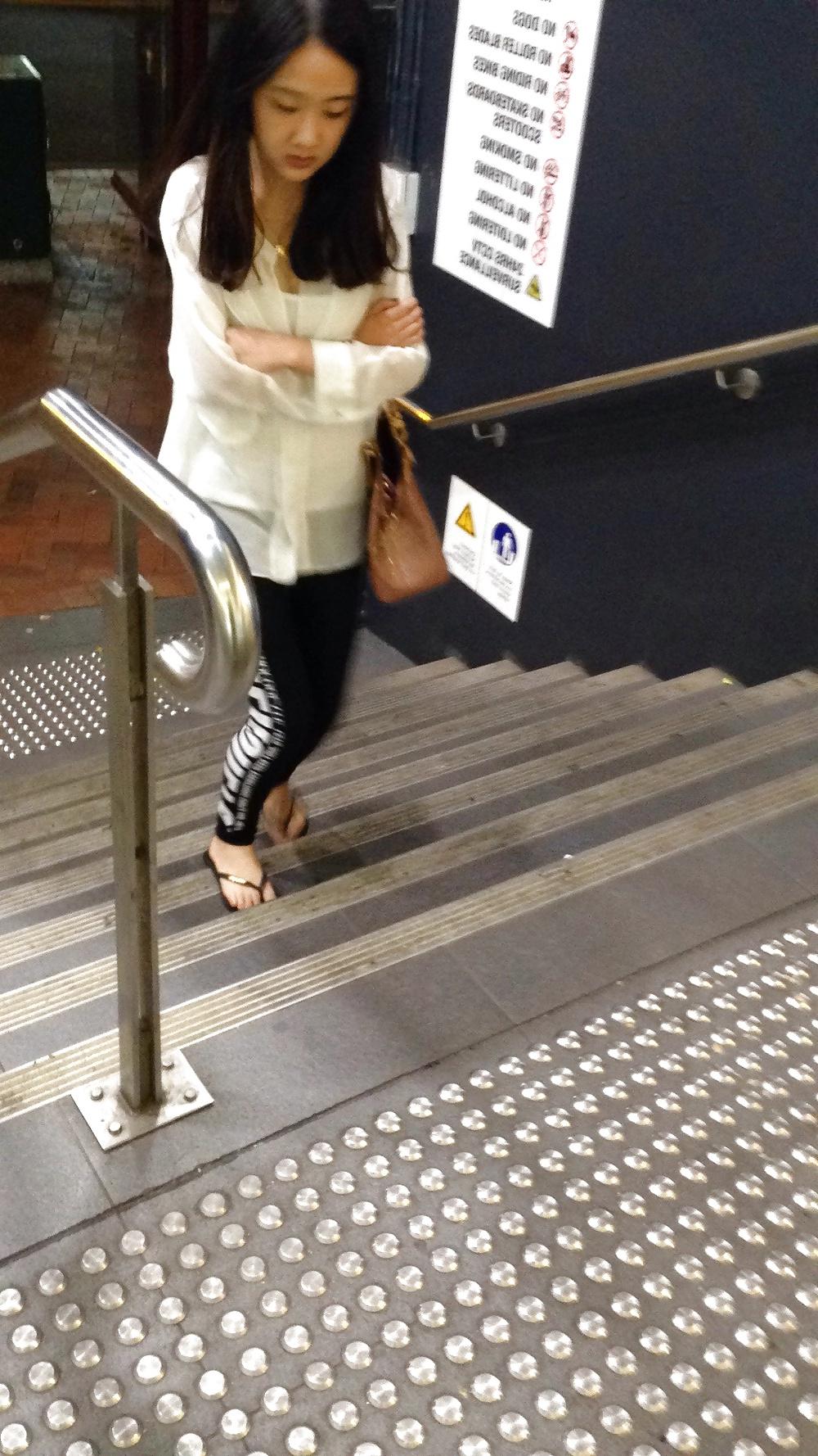 17P Chinese bitch candid