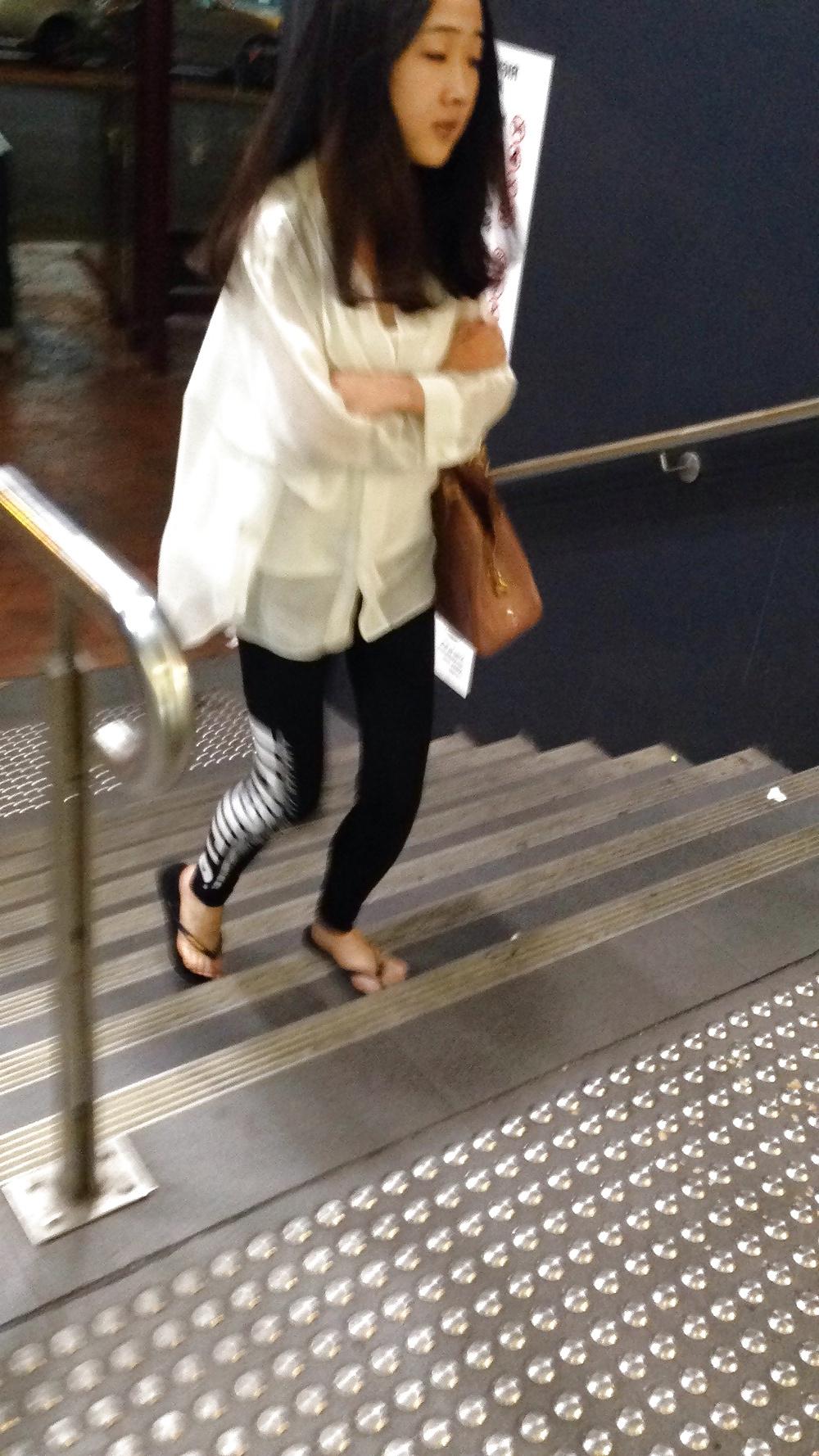 17P Chinese bitch candid