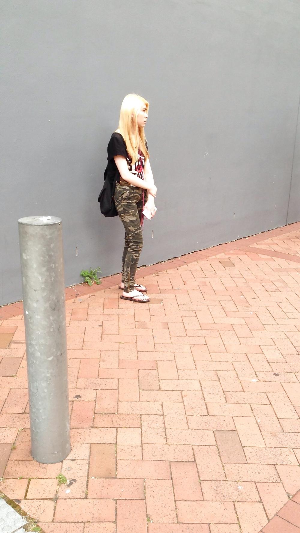 17P Chinese bitch candid
