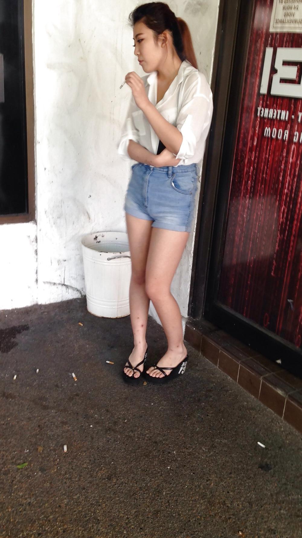 17P Chinese bitch candid