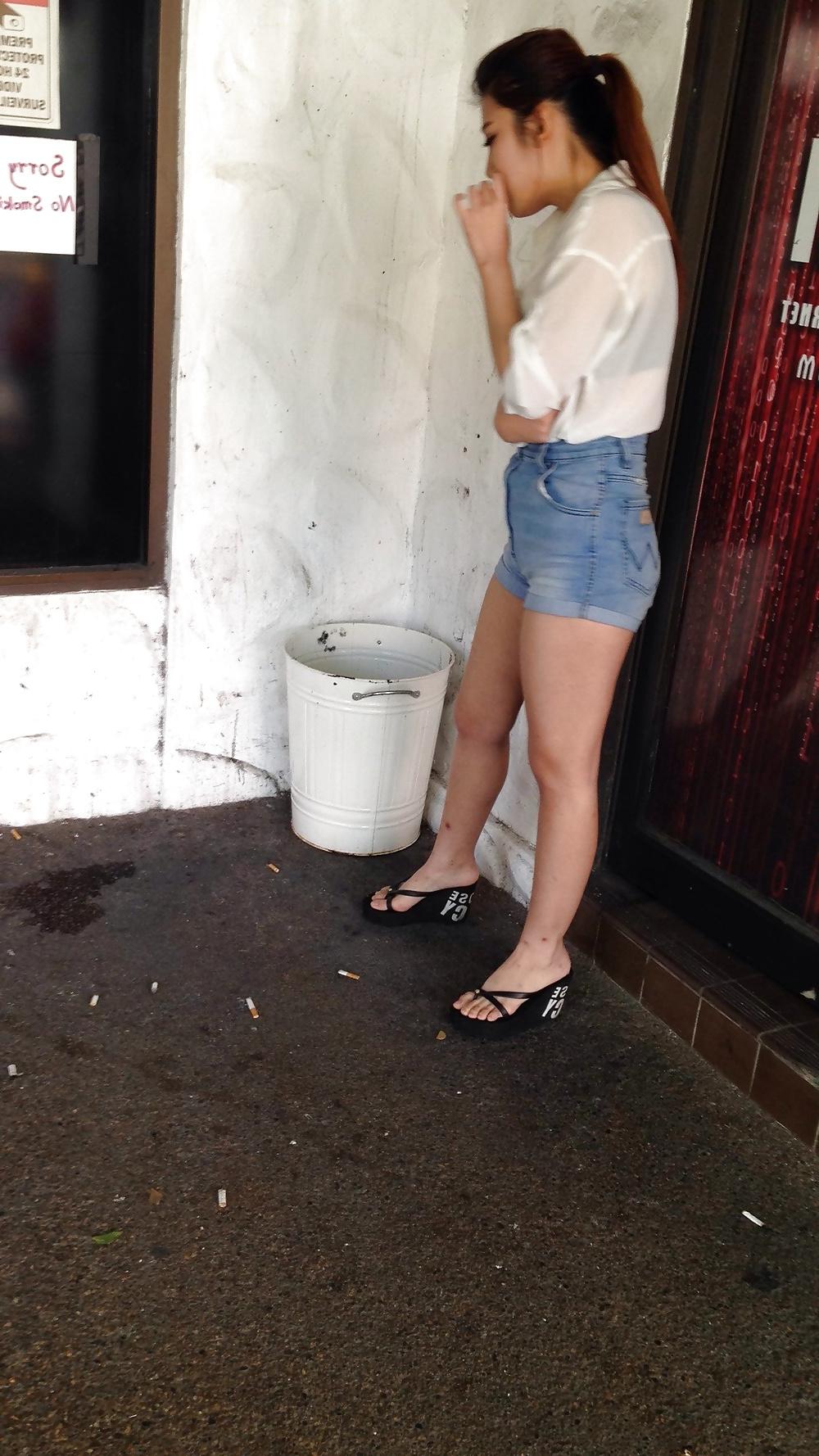 17P Chinese bitch candid