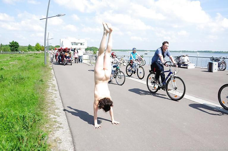 25P Nude in public Miri