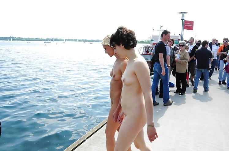 25P Nude in public Miri