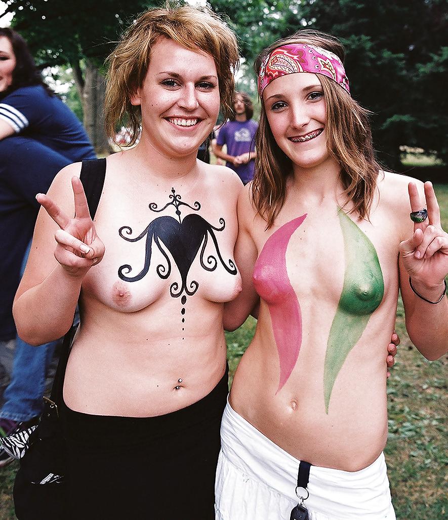 25P Music festival girls