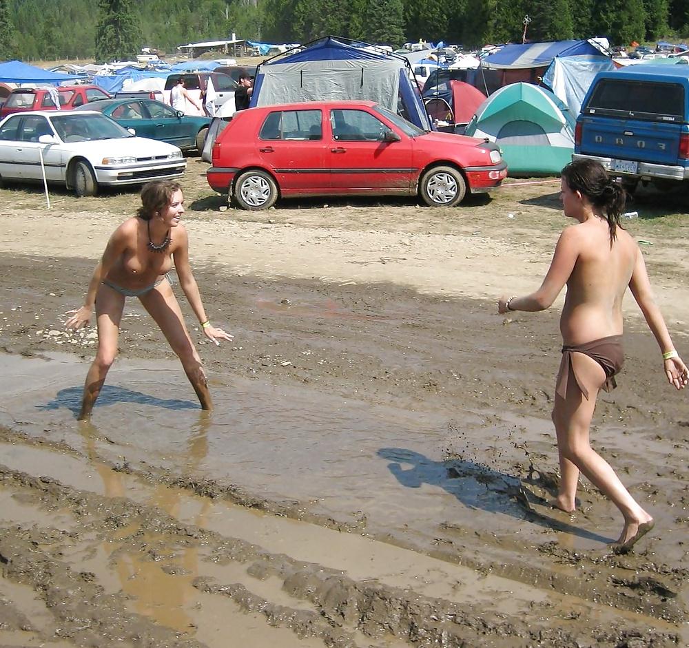 25P Music festival girls