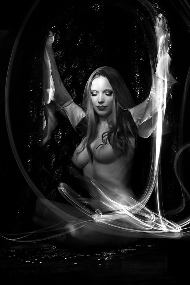 25P Perfect Storm - Beautiful Women Beautiful Art