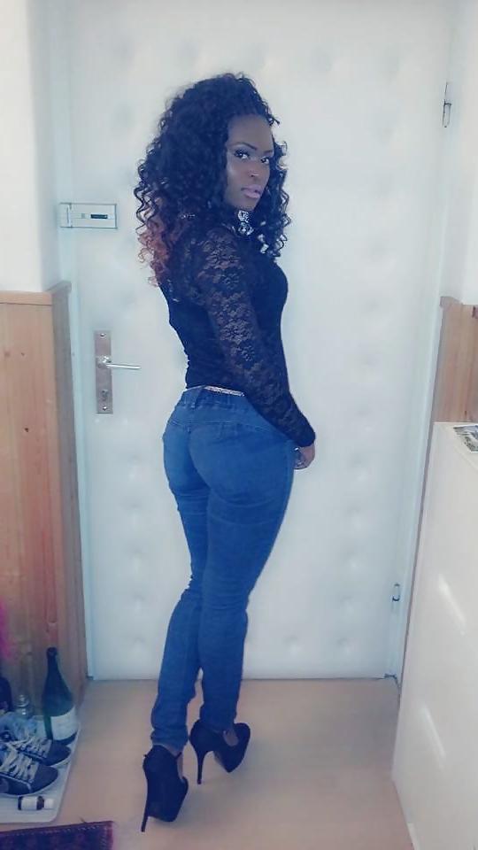 11P Fuckin hot ebony in elegant fashion clothes