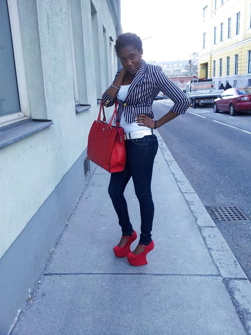 11P Fuckin hot ebony in elegant fashion clothes