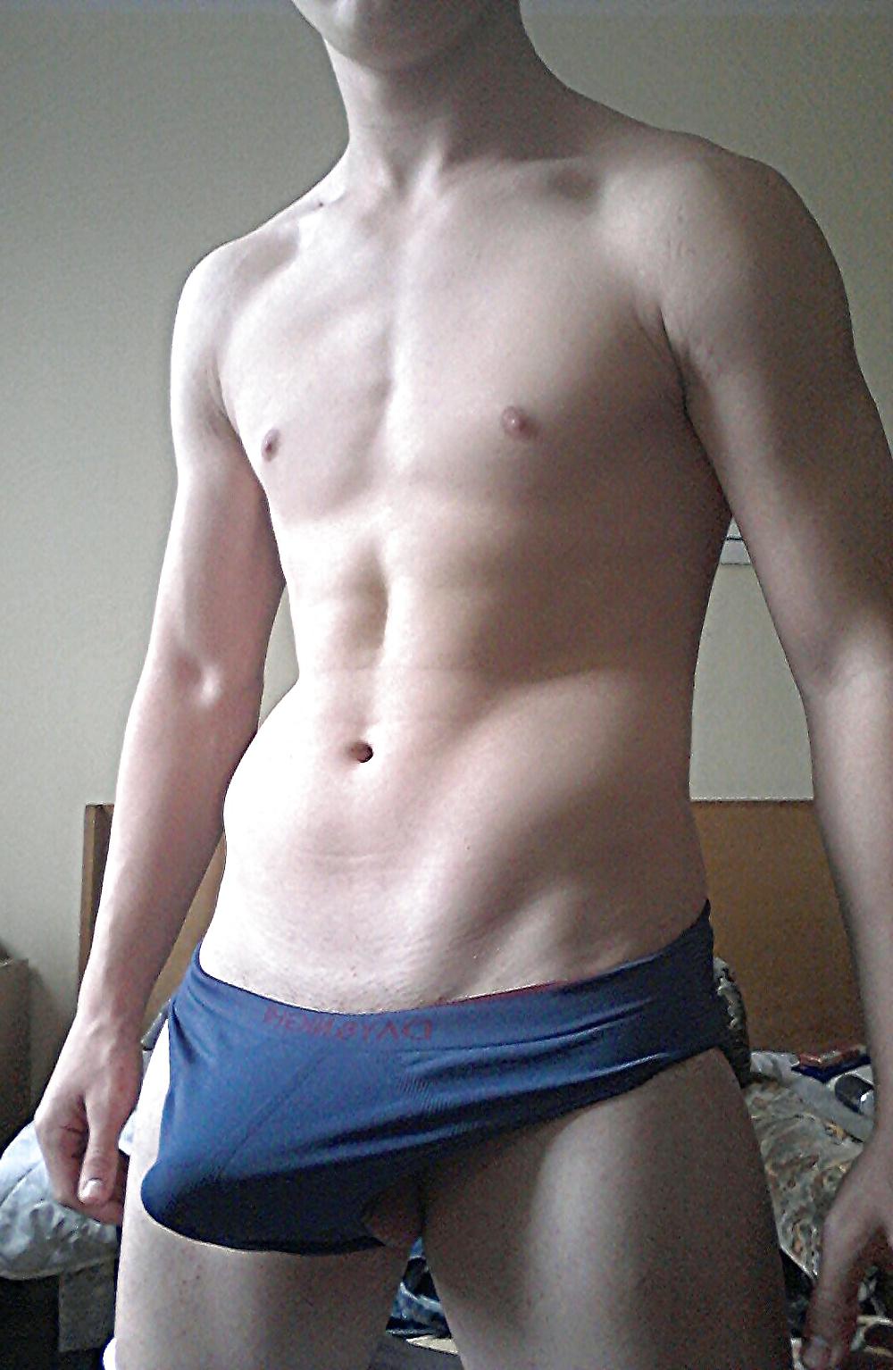 7P Sexy monster bulge! 