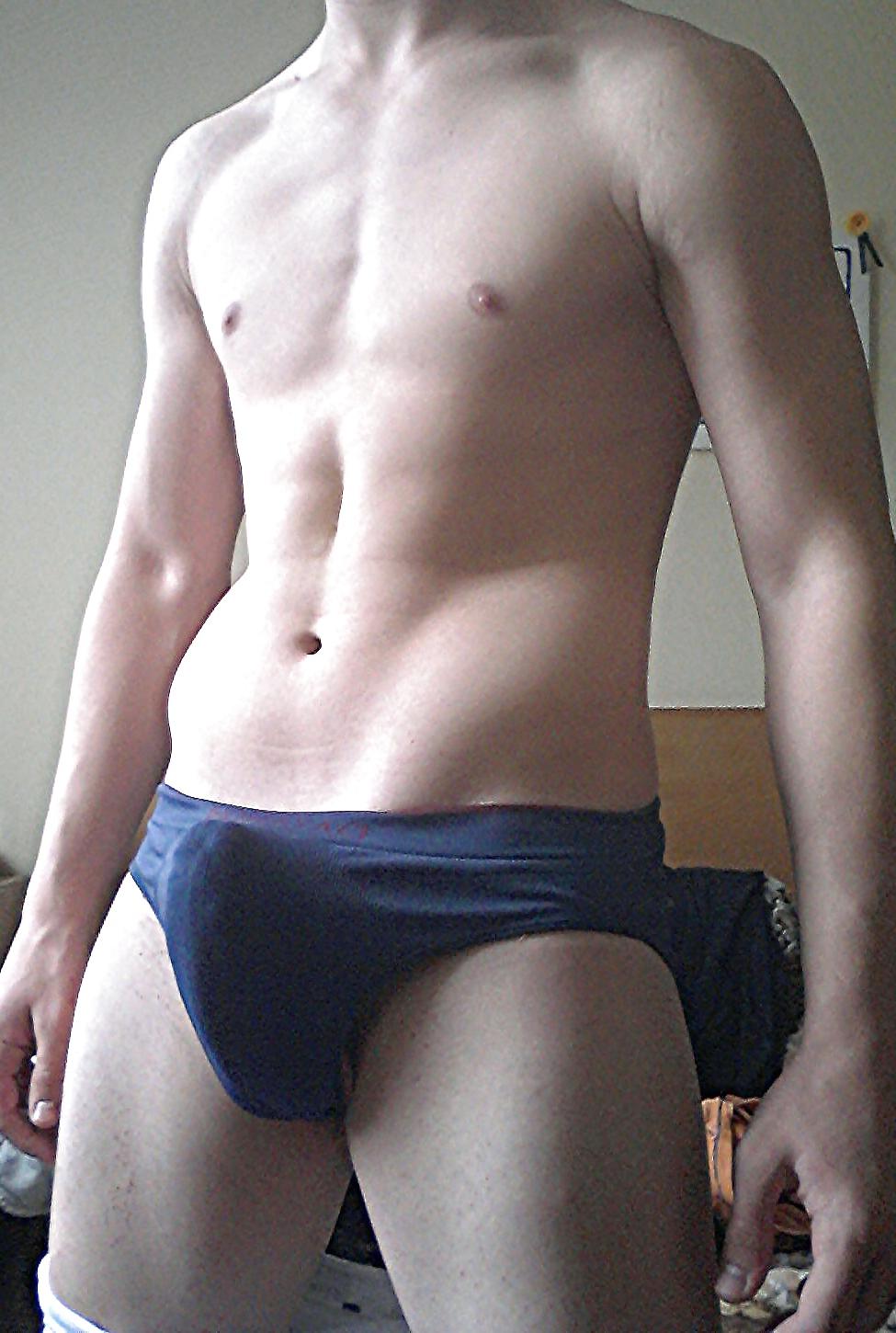 7P Sexy monster bulge! 
