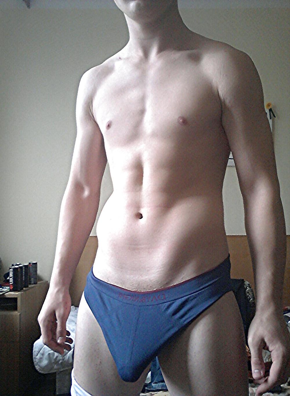 7P Sexy monster bulge! 