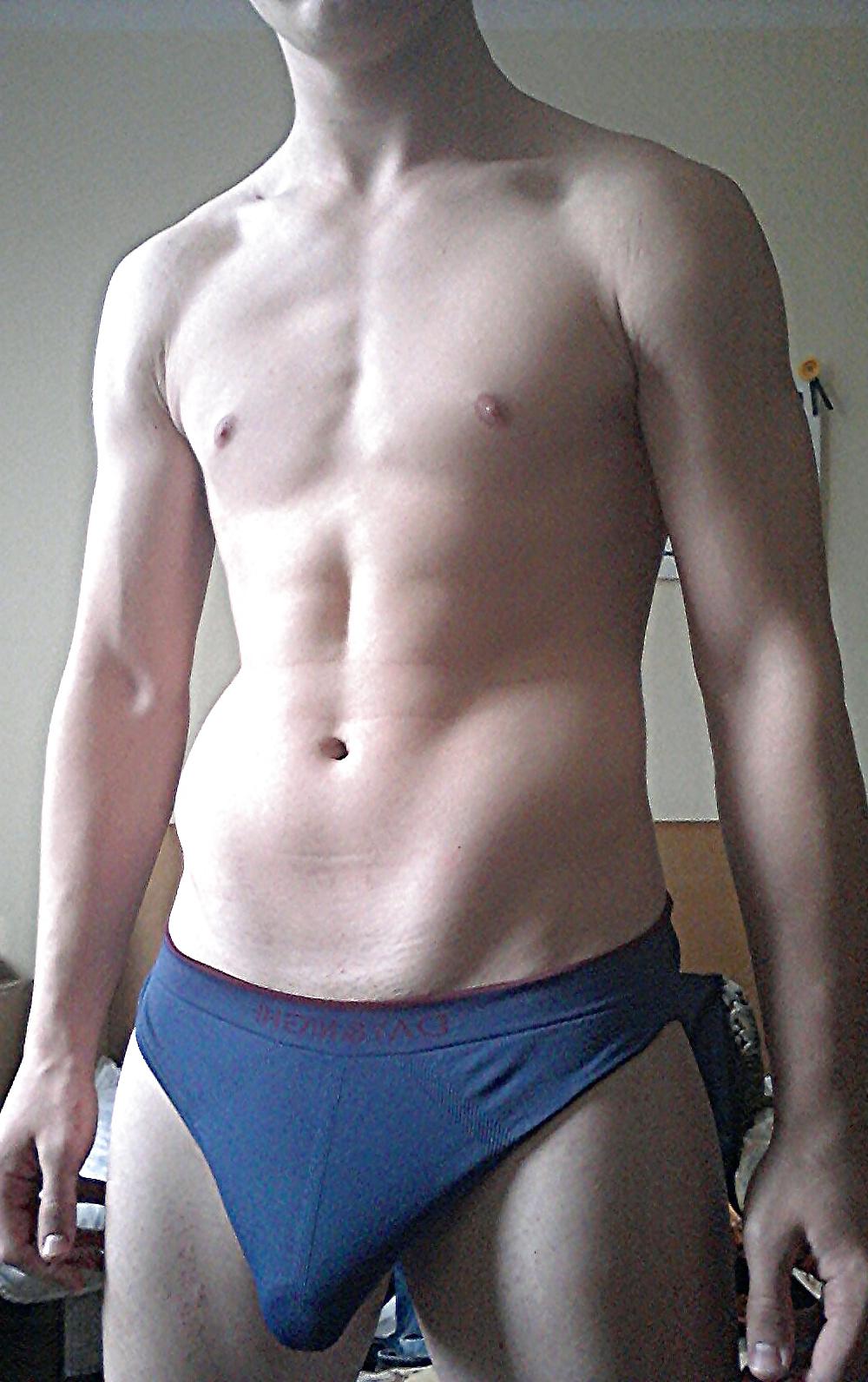 7P Sexy monster bulge! 