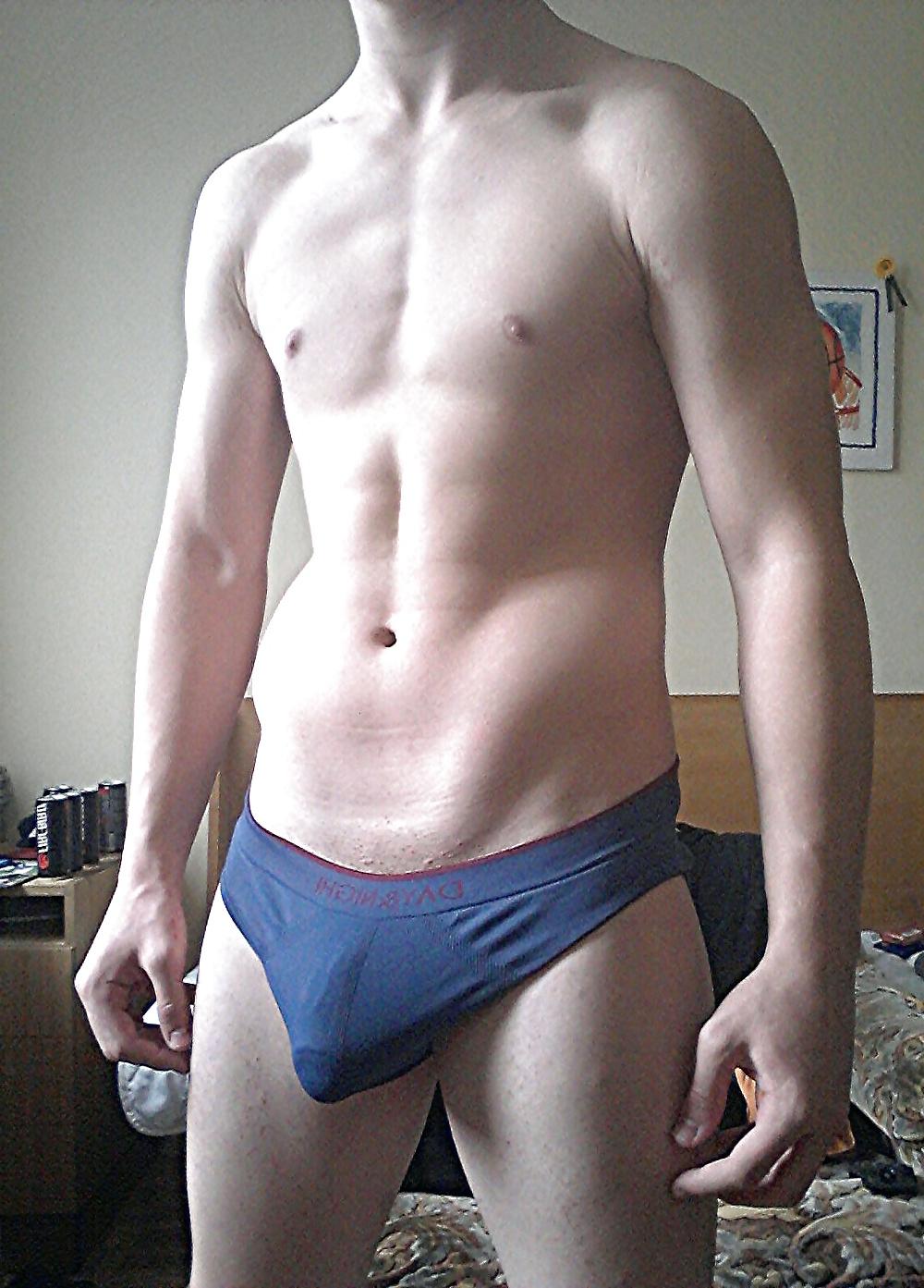 7P Sexy monster bulge! 