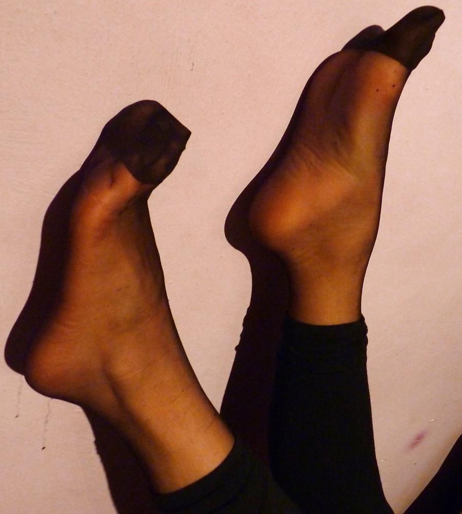 25P COMMENT On What You'd Do To Her Nylon Feet 2! 