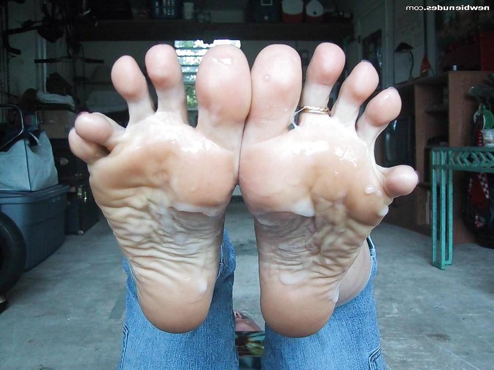 21P Footjob 2 (Sperm on feet)