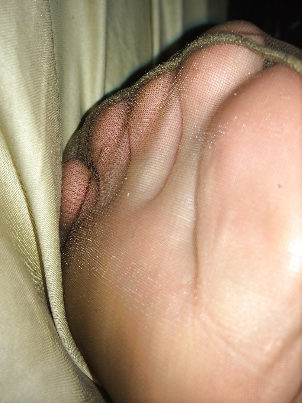 11P The Wifes sexy nylon feet