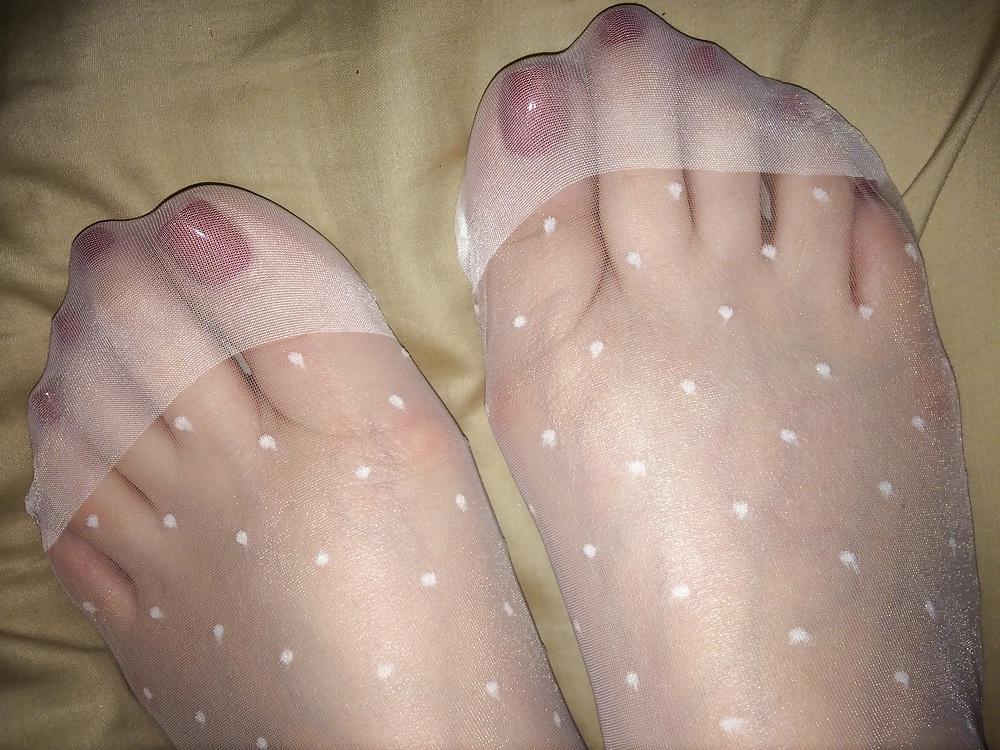 11P The Wifes sexy nylon feet