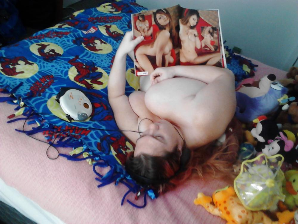 25P Playing with my pussy to hot sexy girls in playboy book