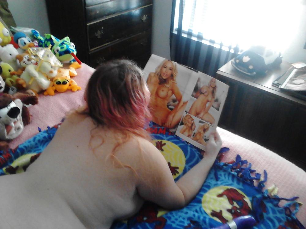 25P Playing with my pussy to hot sexy girls in playboy book