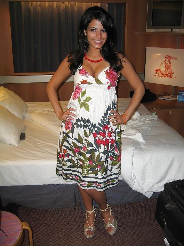25P Sexy Milfs (feet,indian,white)