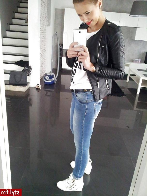 25P Hot sexy bitch in sexy clothes ( tight looks hardcore )