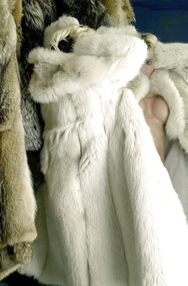 24P Mirror Mirror an the Wall   who is the hottest bitch 