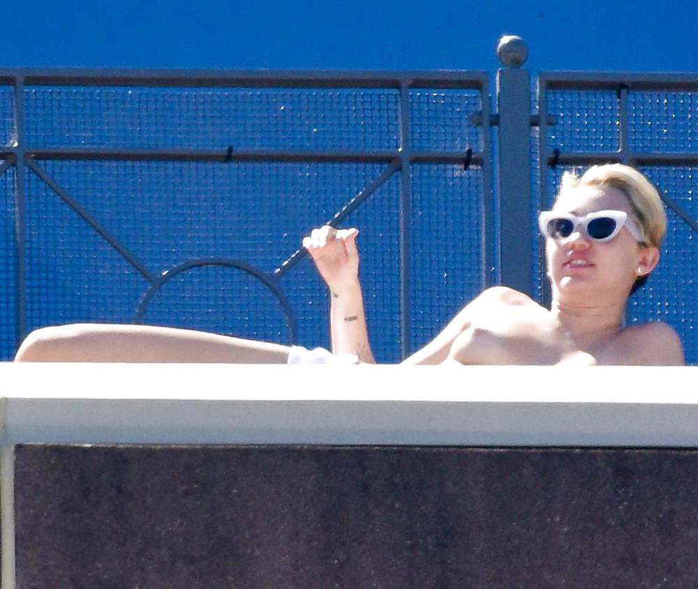 14P Miley Cyrus topless in Australia