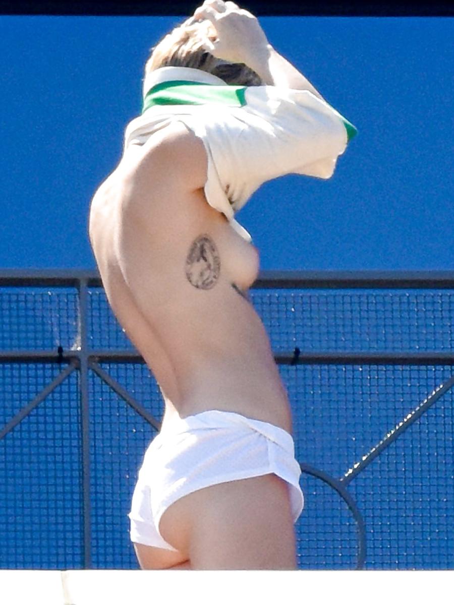 14P Miley Cyrus topless in Australia