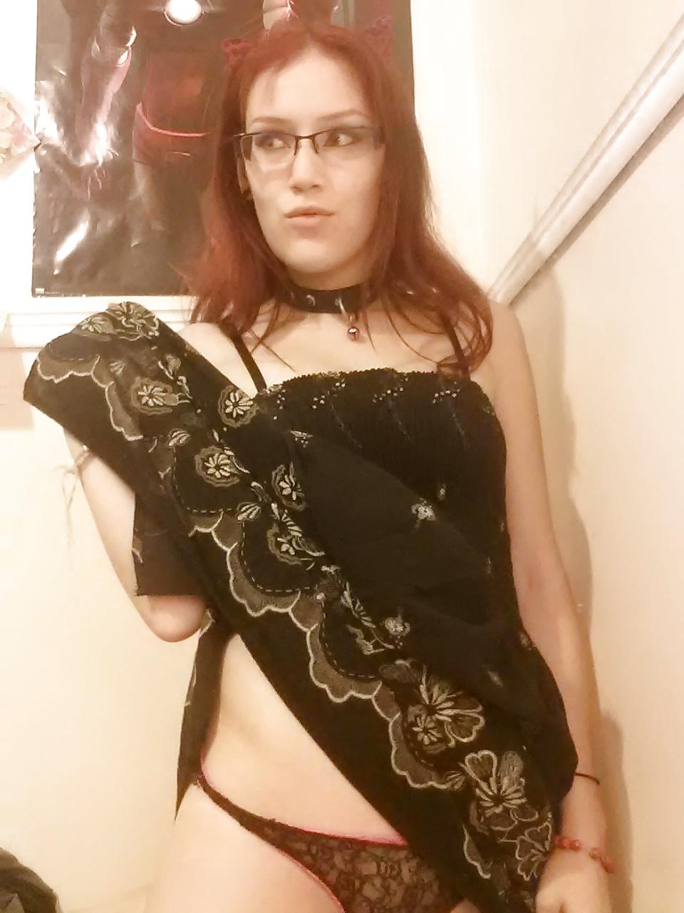 14P Punk girl Eve sucks dick