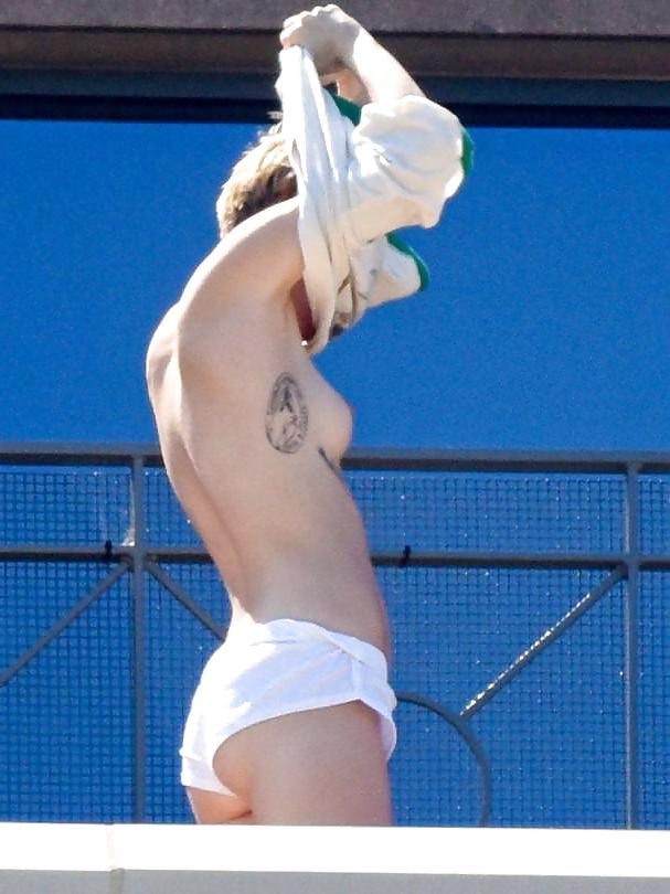 11P MILEY CYRUS TOPLESS 